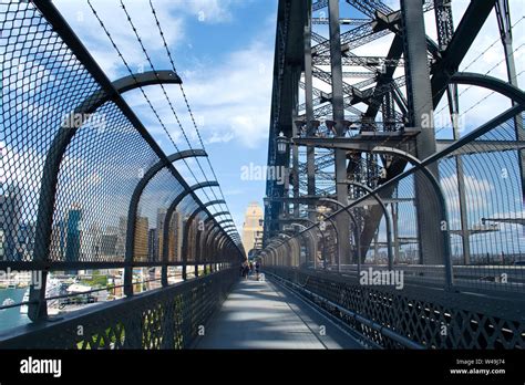 sydney harbour bridge pedestrian access.